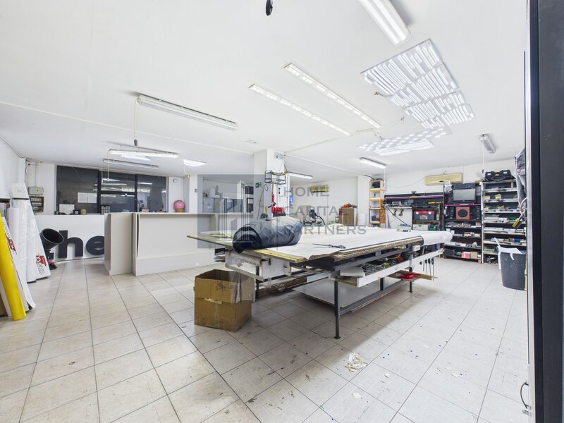 Spatiu comercial 726 mp  ideal pentru productie, birouri sau showroom